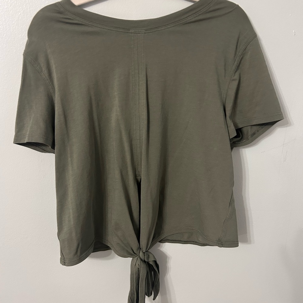 Lululemon, Cropped Size 4, Athletic Olive Tie-Front Short Sleeve Top